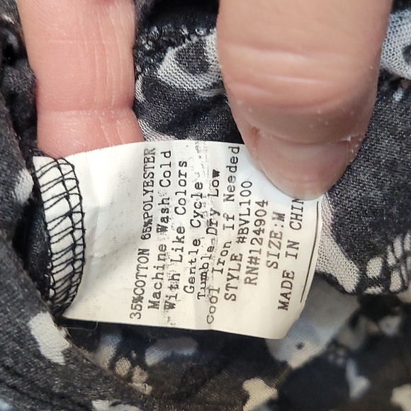 ☠LA Culture form-fitting semi-sheer skull top with open knotting on back/sleeve - Picture 7 of 9